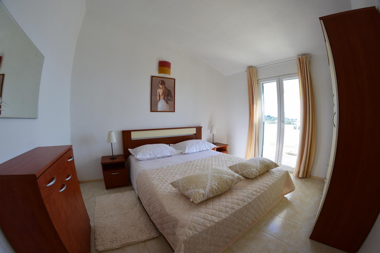 Apartment Ivica Drvenik Mali Extérieur photo